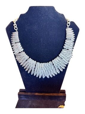 Vintage Silver-Tone Layered Leaf Statement Necklace - EUC